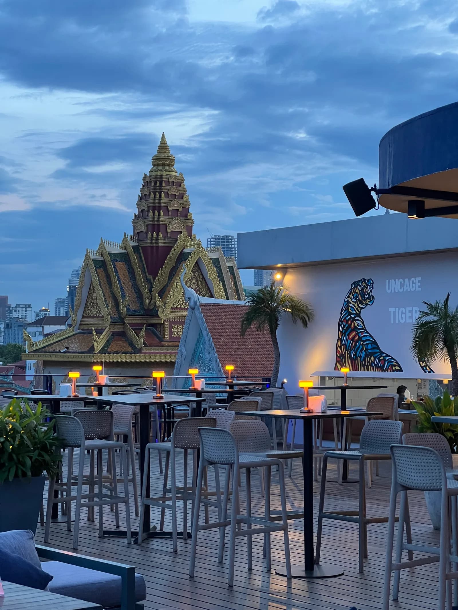 LE MOON ROOFTOP